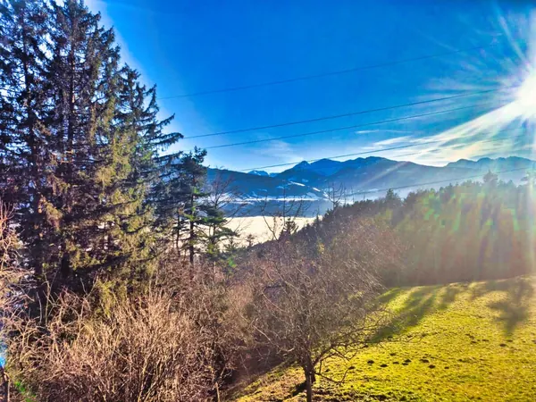 Morgenlicht über dem Inntal, Blick vom Ferienhaus Alpenrehblick aufs Karwendel