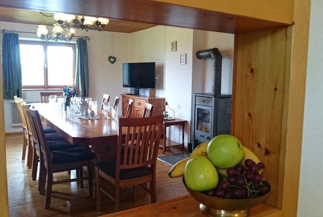 Lange Tafel im Esszimmer des Grafenhäusl, Ferienhaus für zwölf Personen