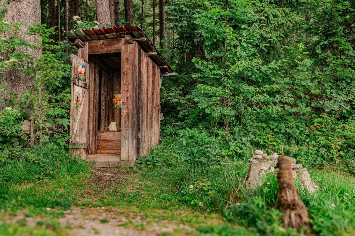 Holzhäuschen im Wald beim Waldhüttl, Selbstversorgerhütte ganz ohne Strom